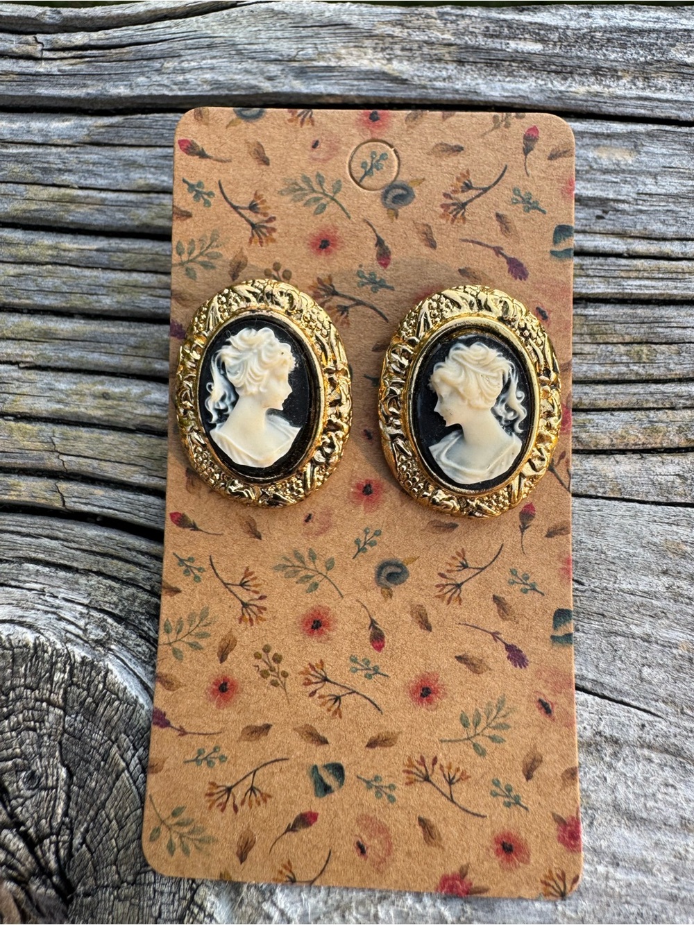 Gold-Tone Black & Cream Cameo Earrings - Retro Vintage Style - Antique Chic